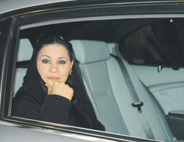 ما هي السيارات المحبّبة على قلب الفنانة الإماراتية أحلام؟
